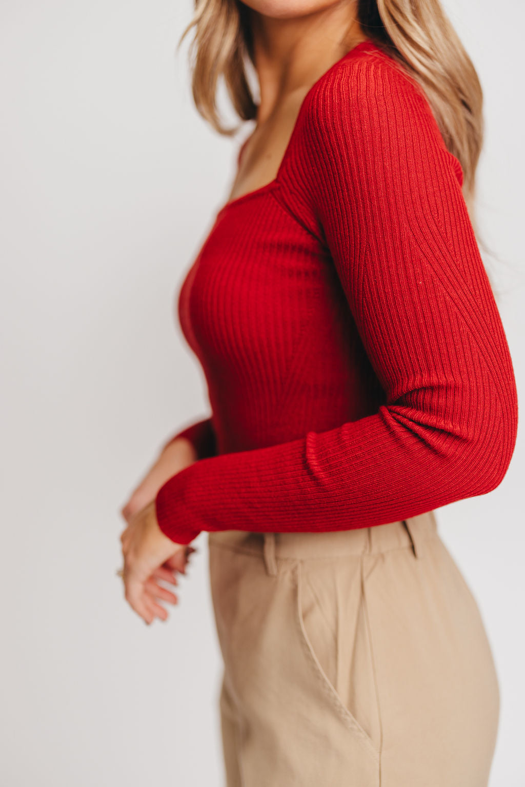 Lennon Ribbed Knit Notched V-Neck Top in Red
