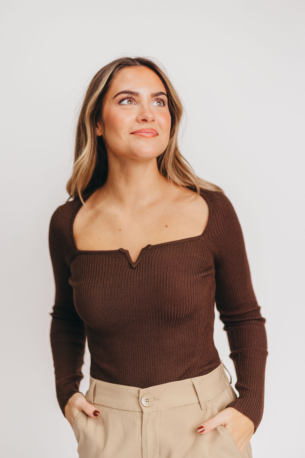 Lennon Ribbed Knit Notched V-Neck Top in Mocha