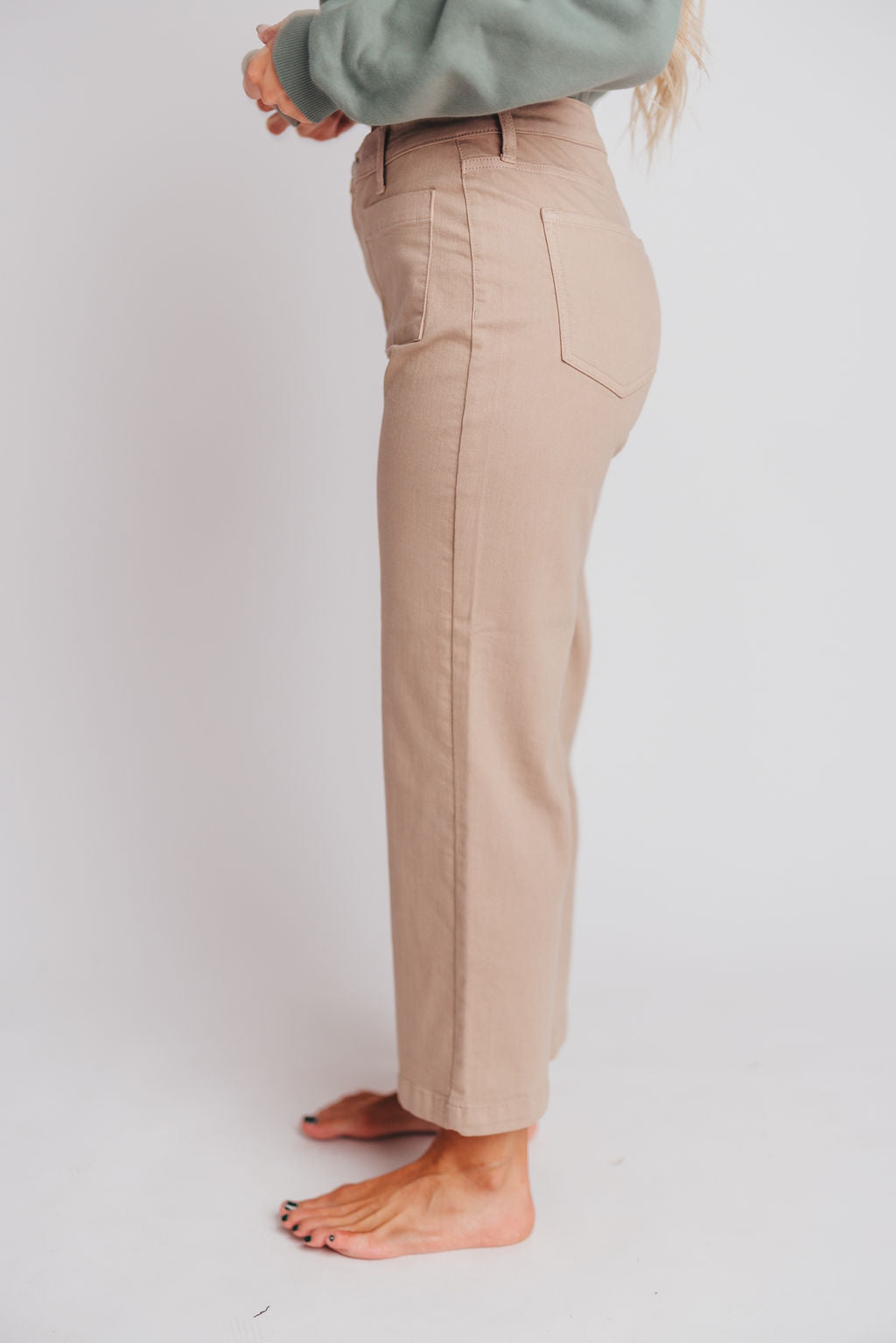 Hannah High-Rise Cropped Wide Leg Jeans in Cobblestone