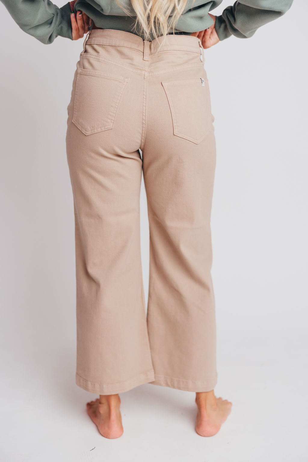 Hannah High-Rise Cropped Wide Leg Jeans in Cobblestone
