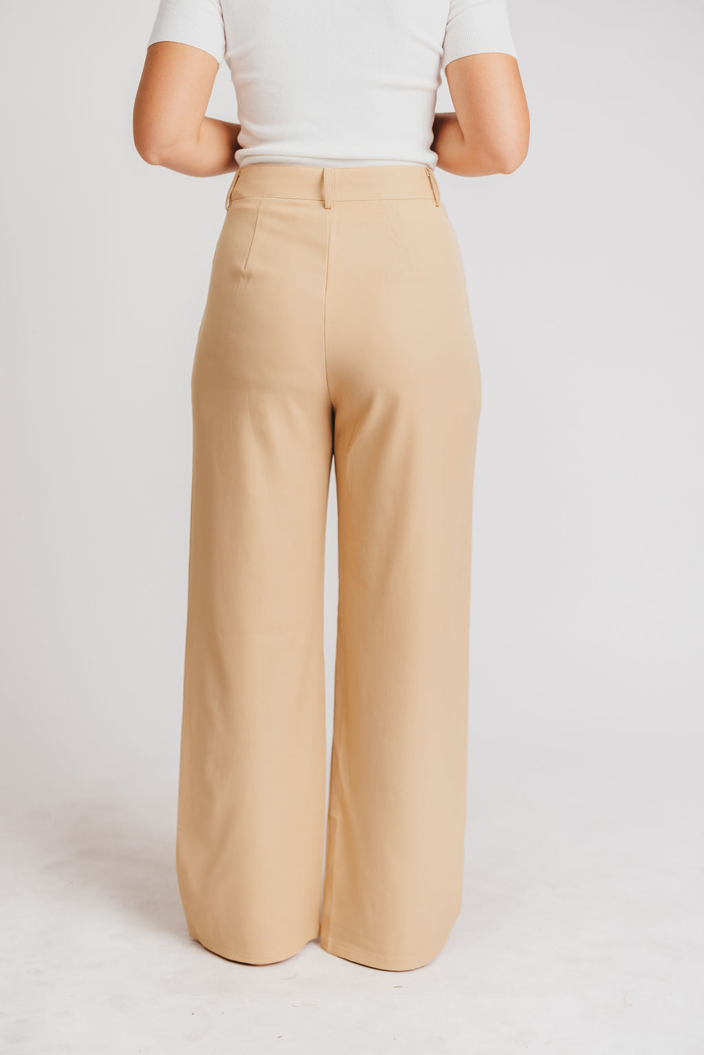 Lizzy High-Waisted Trousers in Taupe