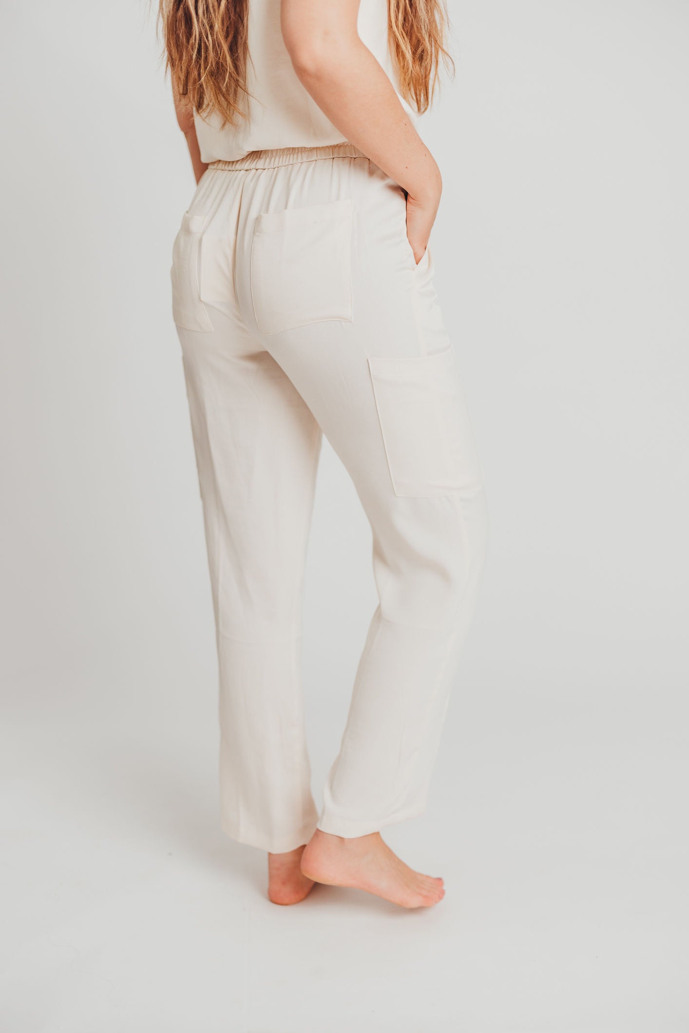 Sydney Pintuck Jogger in Oatmeal