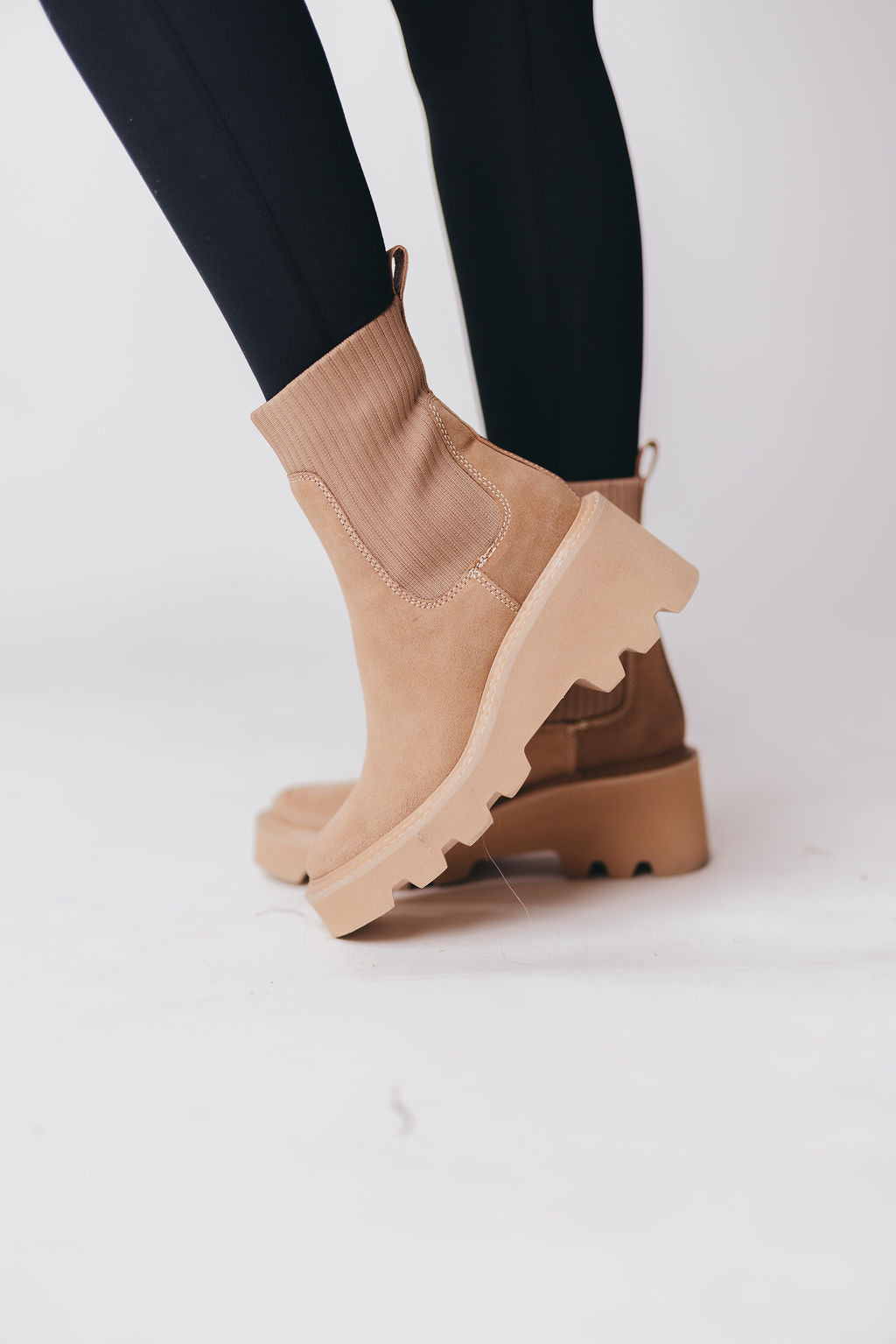 Hoven H2O Boots in Mushroom Suede