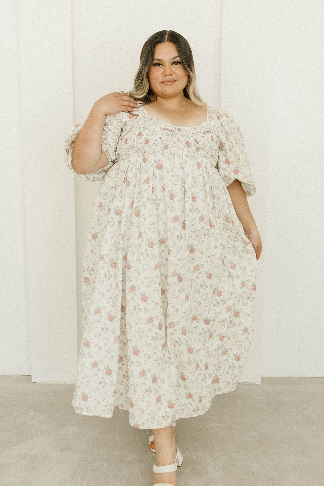 Harlow Maxi Dress in Off-White Floral - Bump Friendly & Inclusive Sizi –  Worth Collective