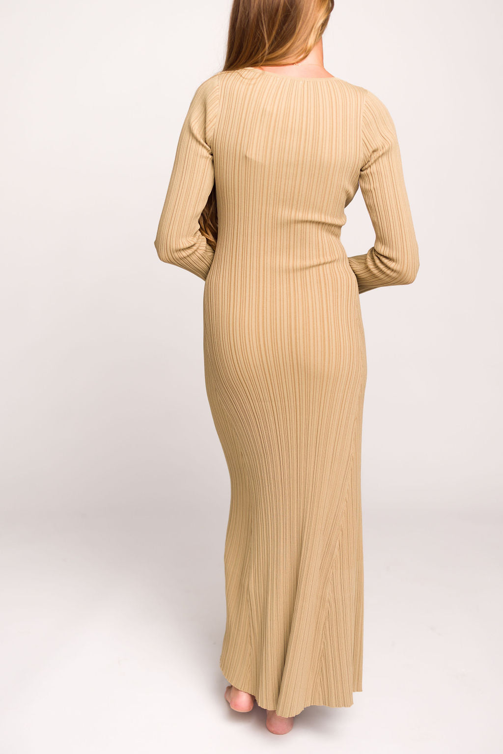 【KOCHE】 BEIGE Viscose knit slip dress Keaton Knit Maxi Dress with V-Neckline in Beige – Worth