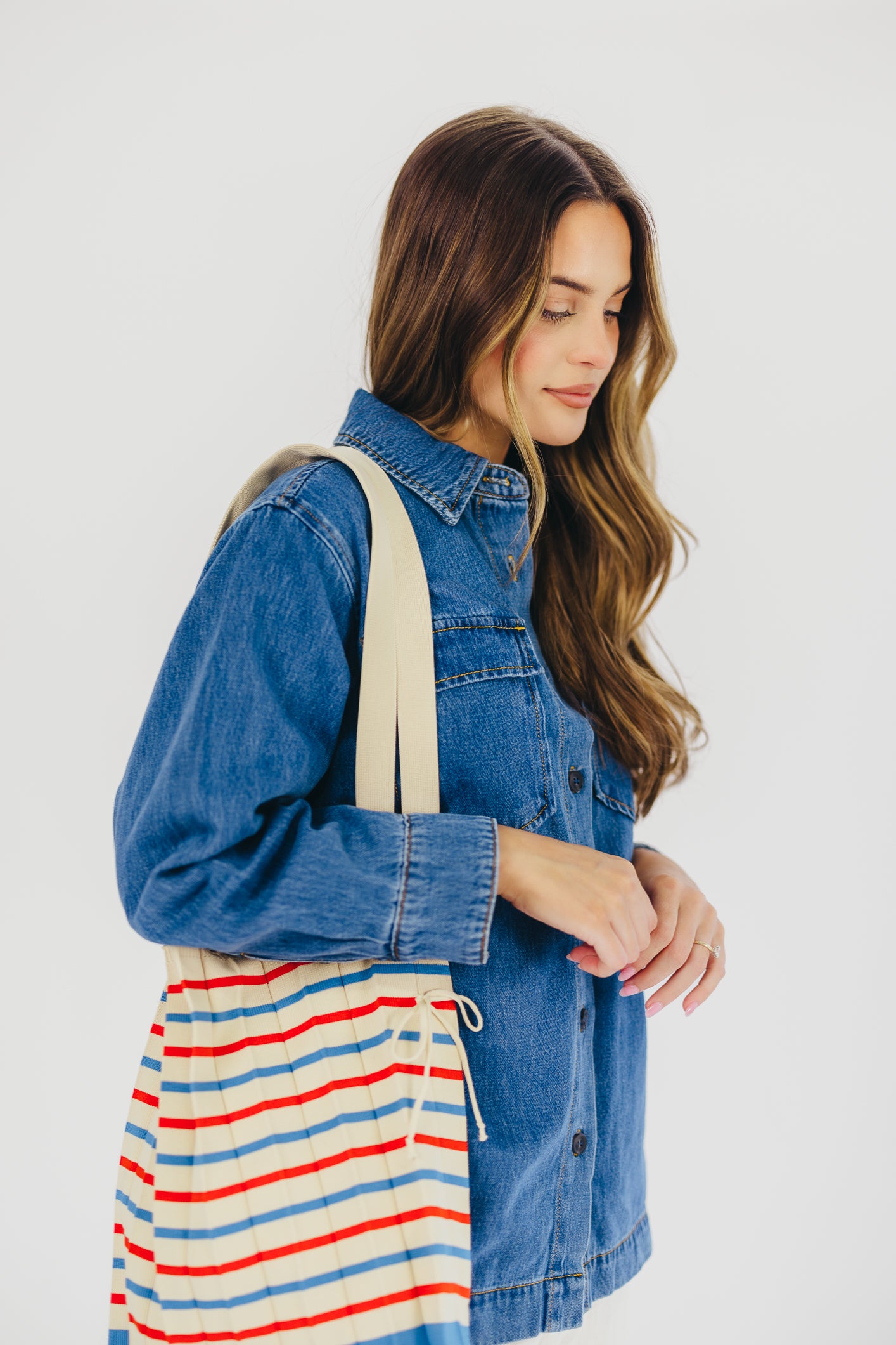 Accordion Knit Tote Bag in Red & Blue