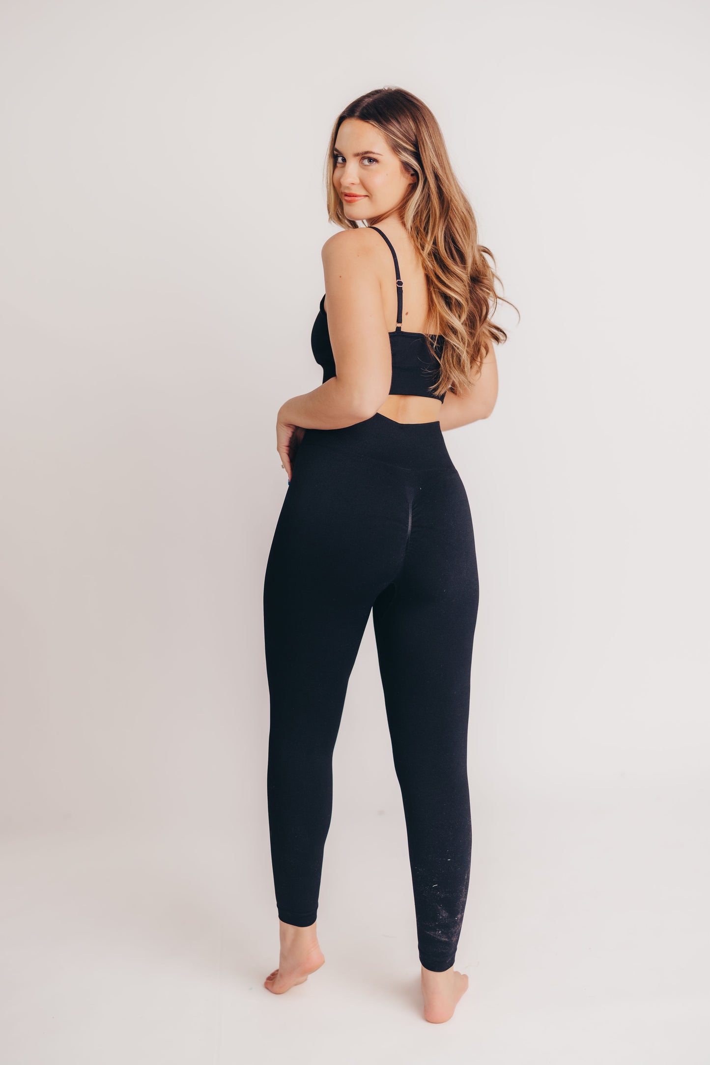 Worth The Label - Active Scrunch Butt Leggings in Black – Worth