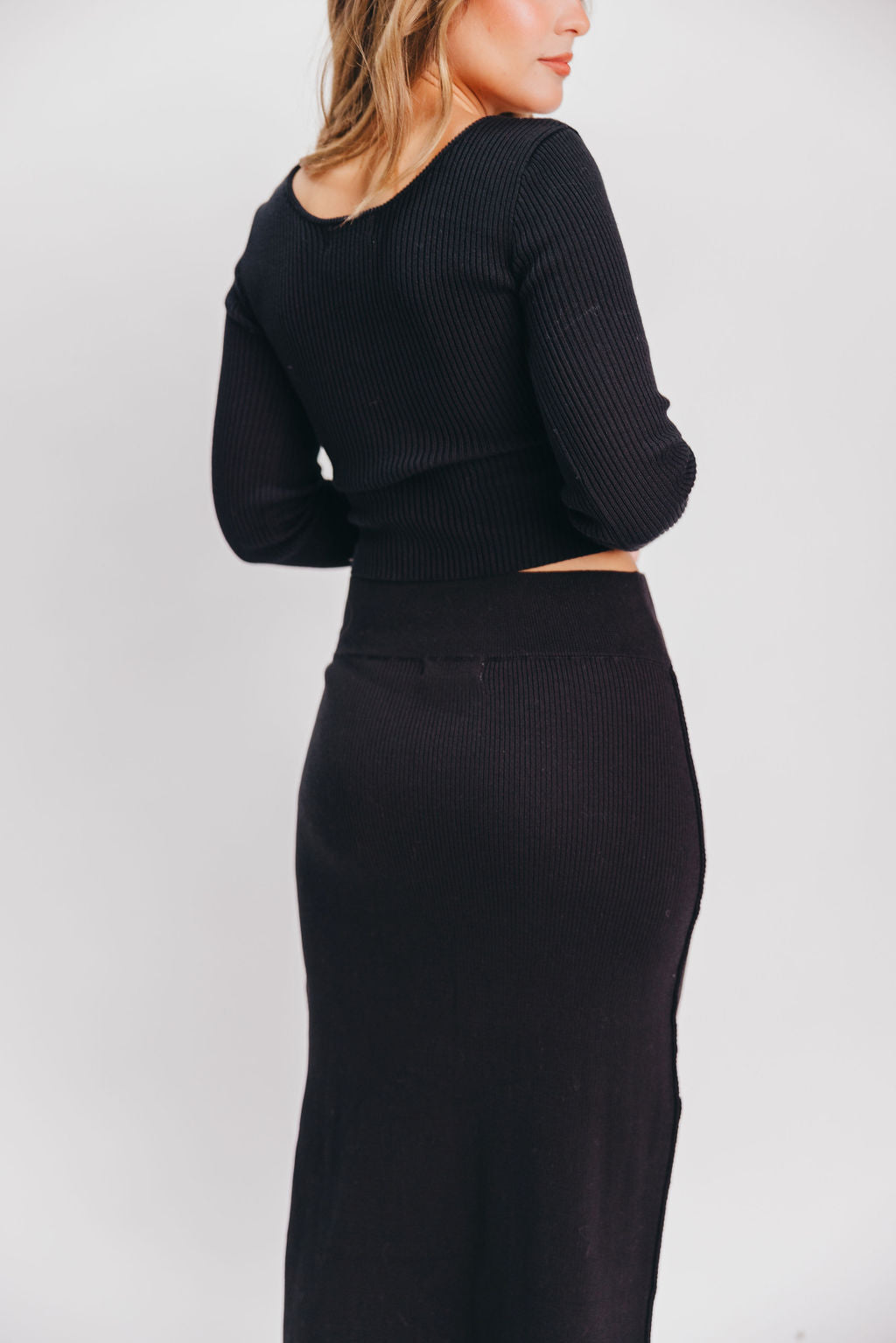 Julia Ribbed Midi Skirt in Black – Worth Collective