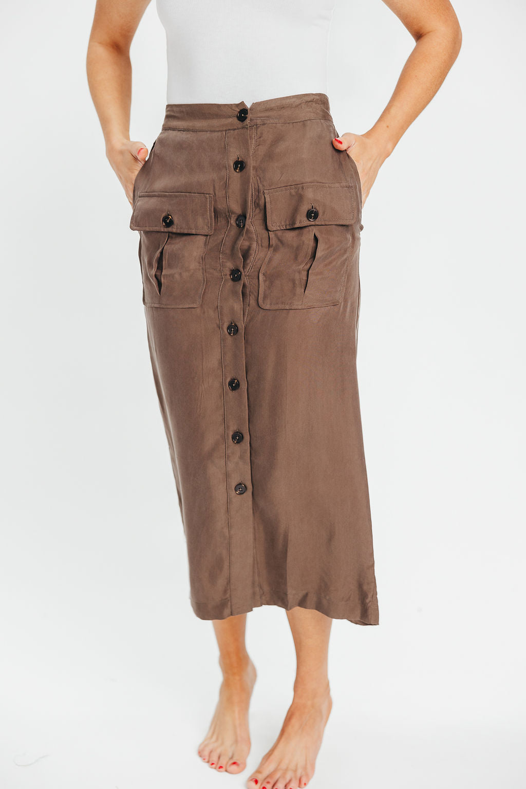 Better Days Button-Down Midi Cargo Skirt in Olive