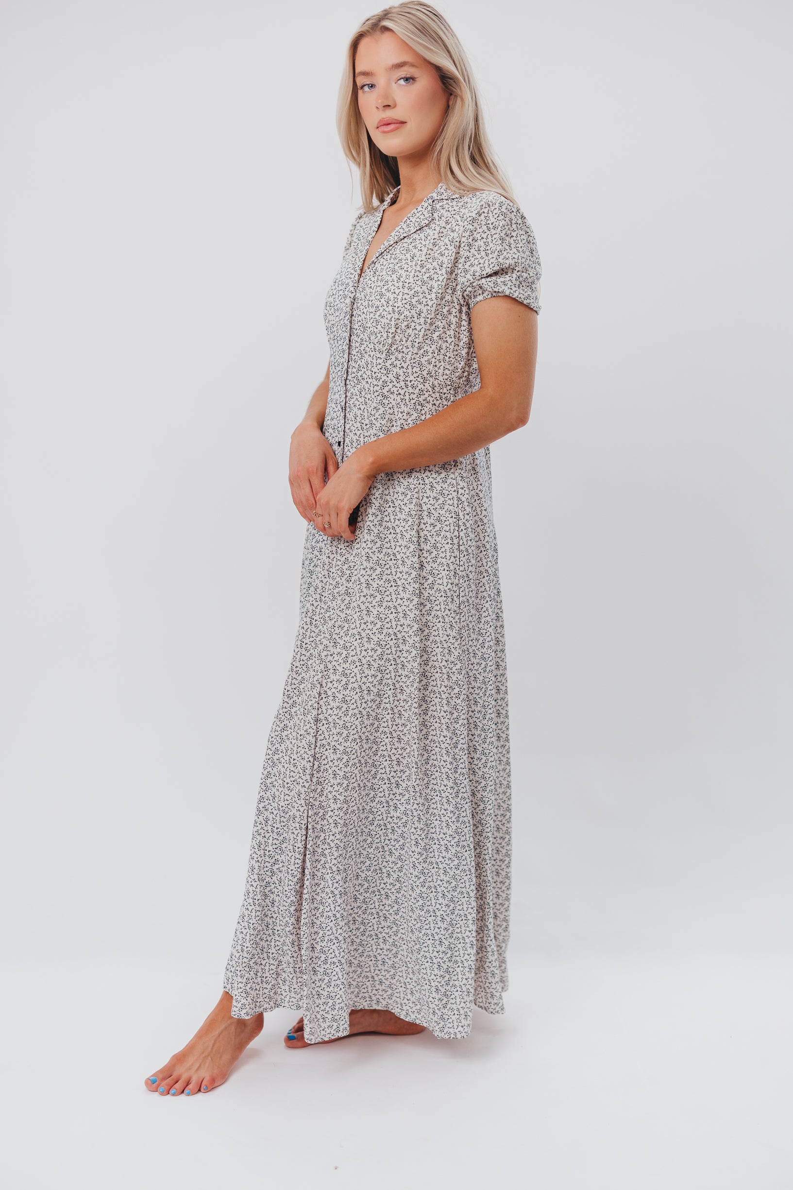 Mariah Collared Button-Down Maxi Dress in Creme Floral - Nursing Frien –  Worth Collective