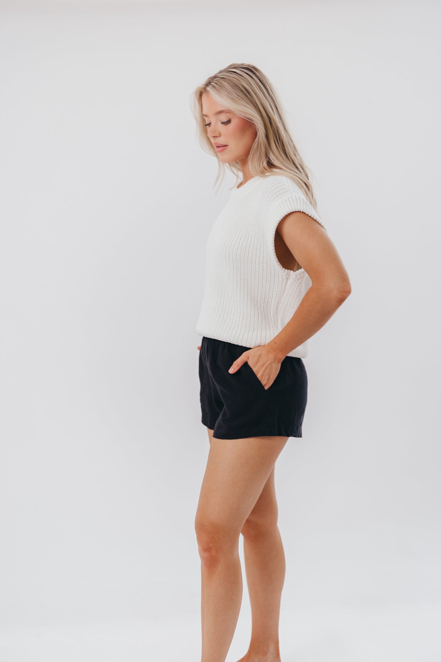 Kira Linen Shorts in Black