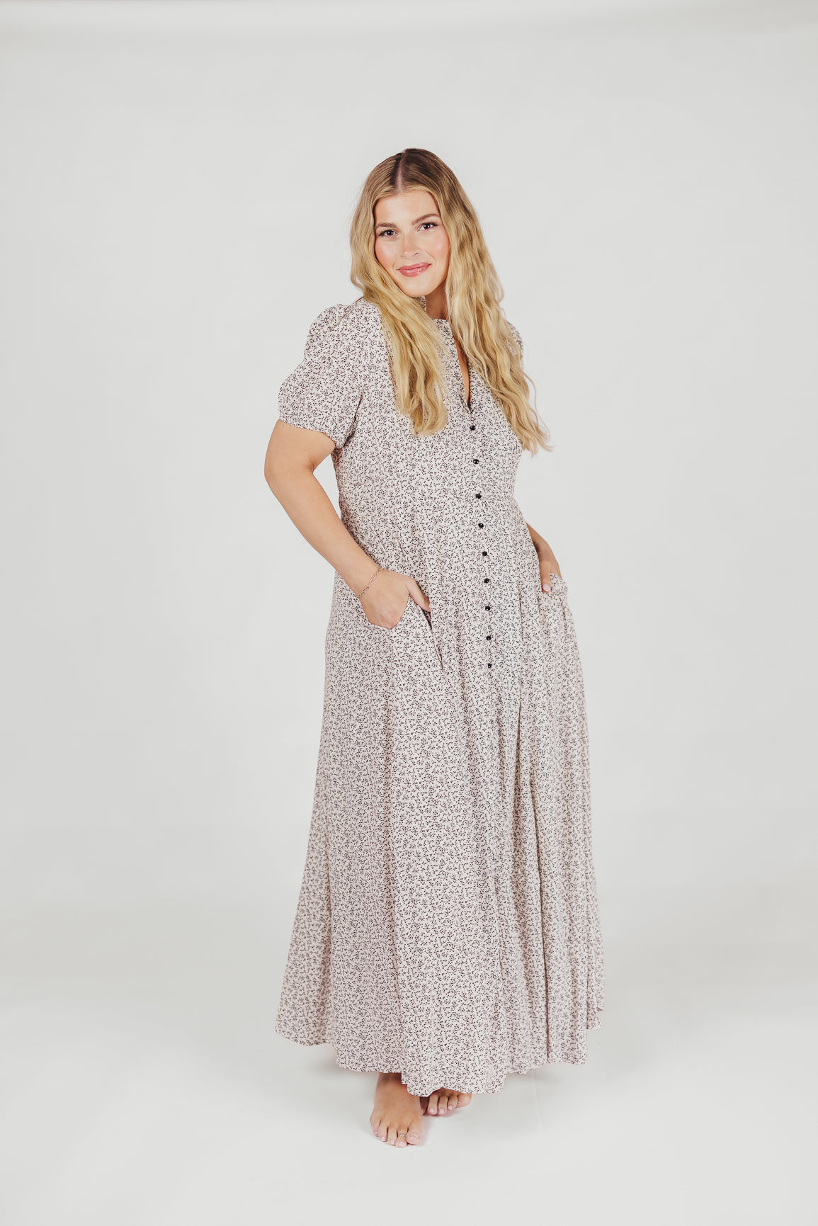 Mariah Collared Button-Down Maxi Dress in Creme Floral - Nursing Frien –  Worth Collective