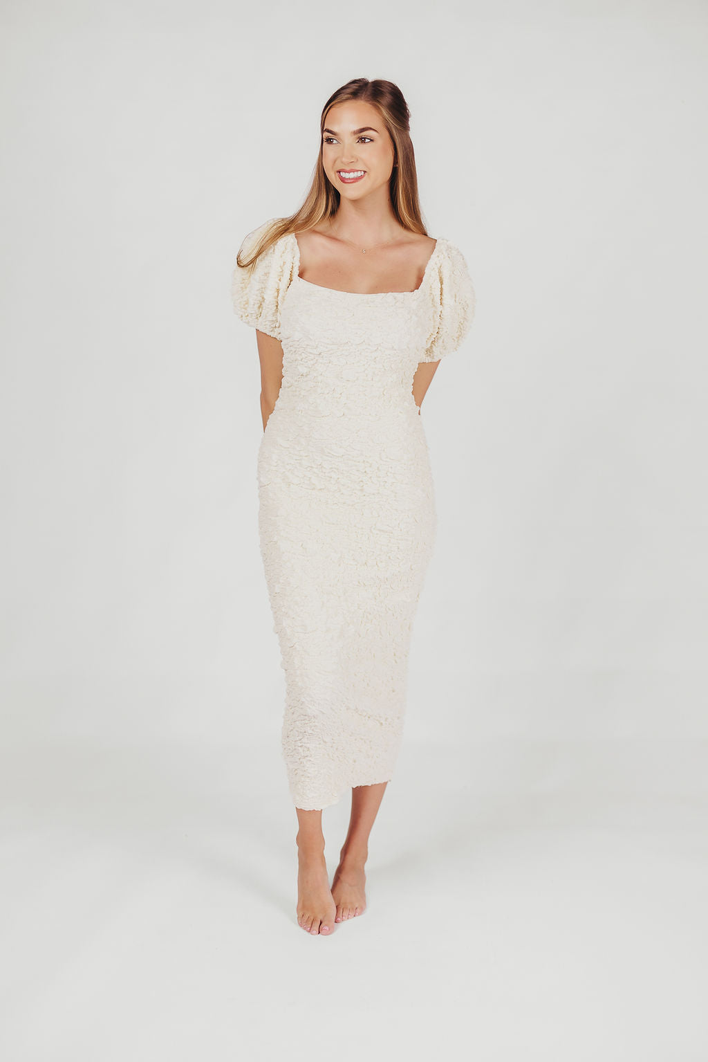 Blakeley Textured Midi Dress in Ivory - Bump Friendly & Inclusive Sizi –  Worth Collective