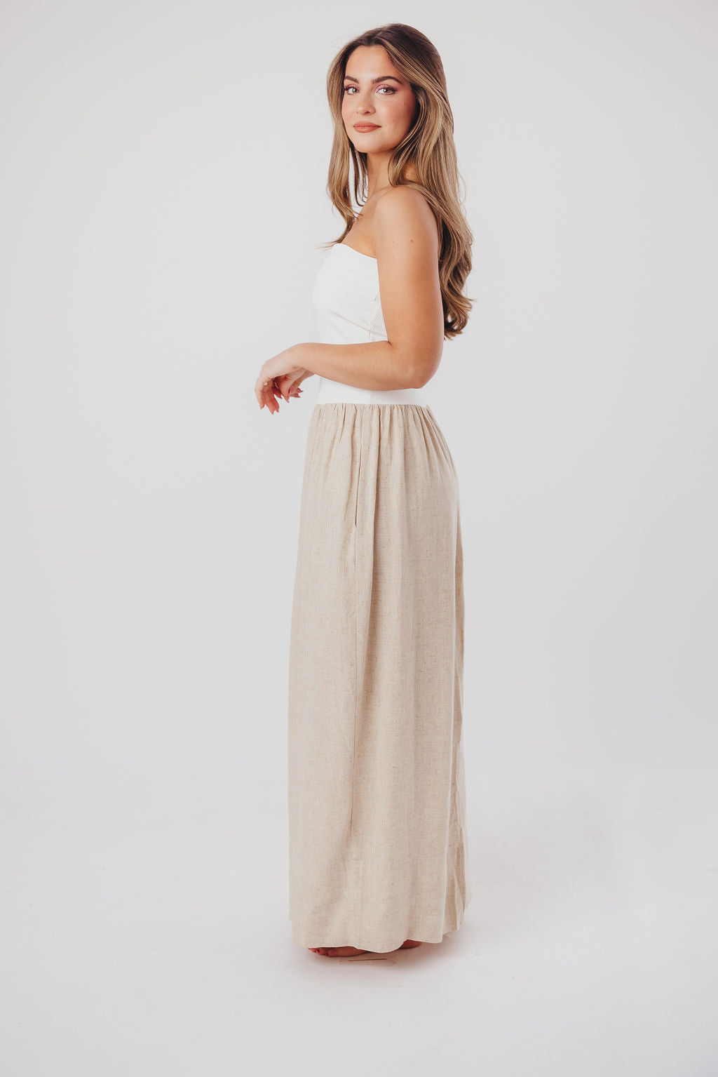 Kaylee Linen and Ribbed Knit Maxi Dress in White/Oatmeal