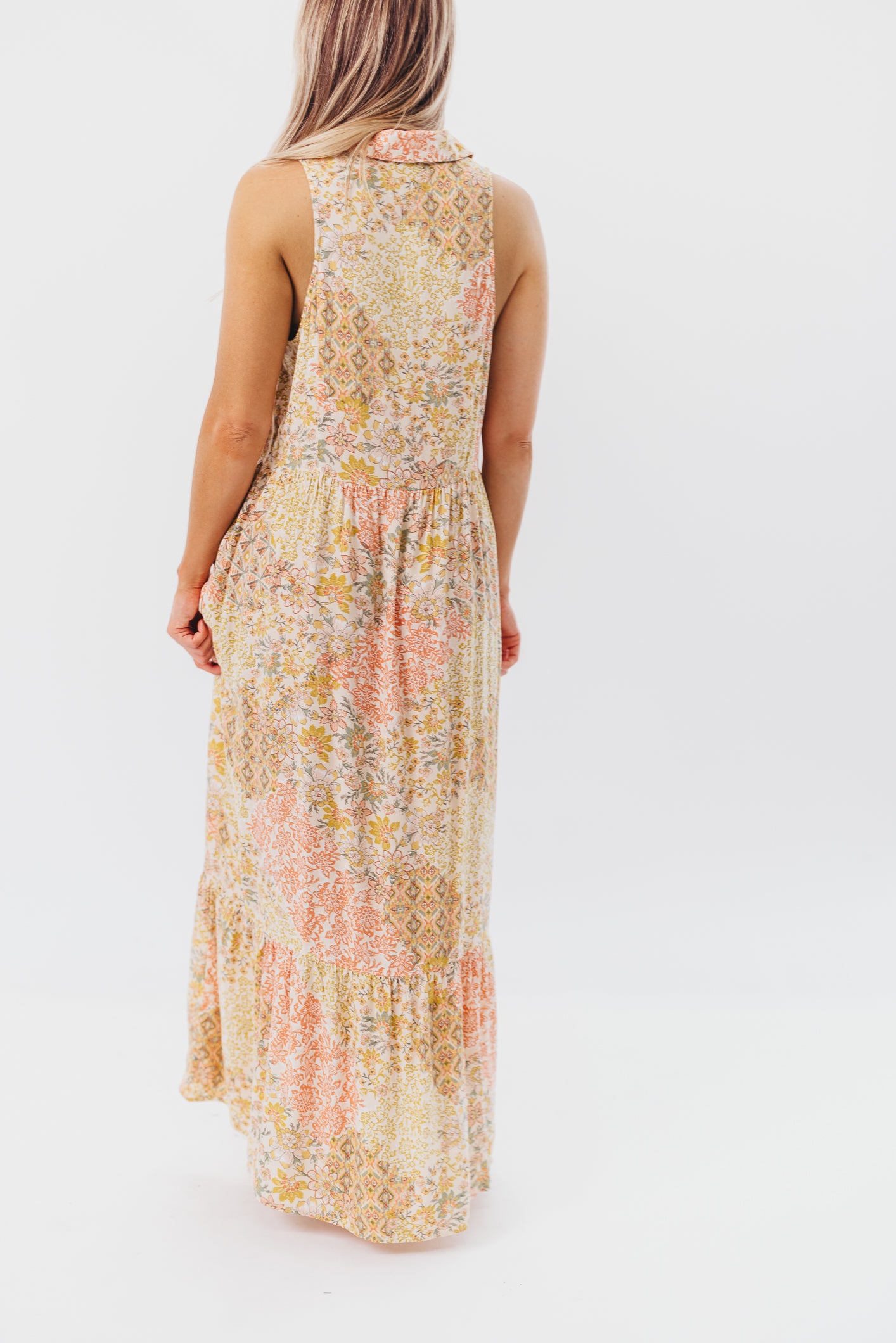 Sandy Sleeveless Collared Maxi Dress in Dusty Peach/Rust Multiprint