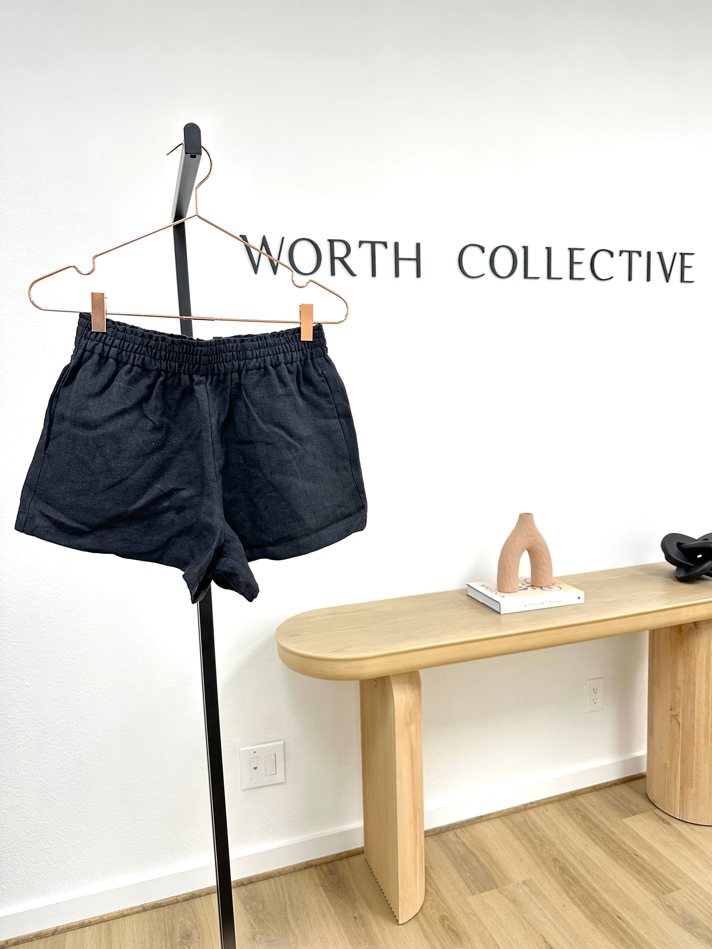 Kira Linen Shorts in Black