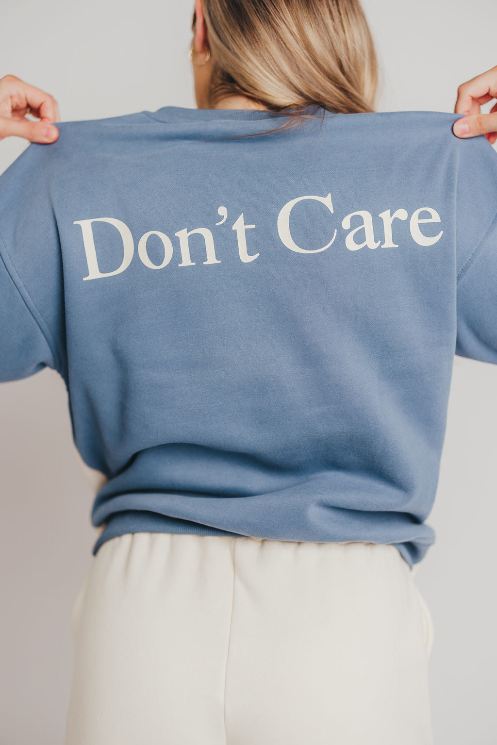 Blythe "Don't Know, Don't Care" Pullover in Cream/Vintage Blue