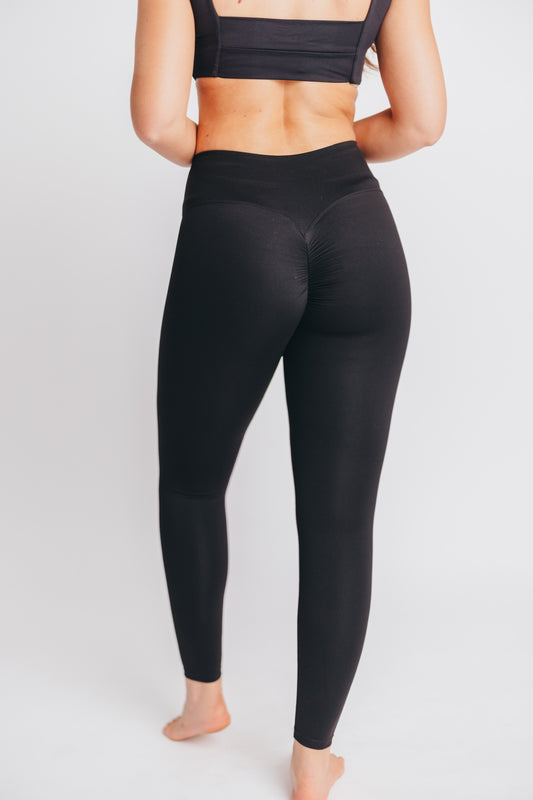 Worth The Label - Active Scrunch Butt Leggings in Black
