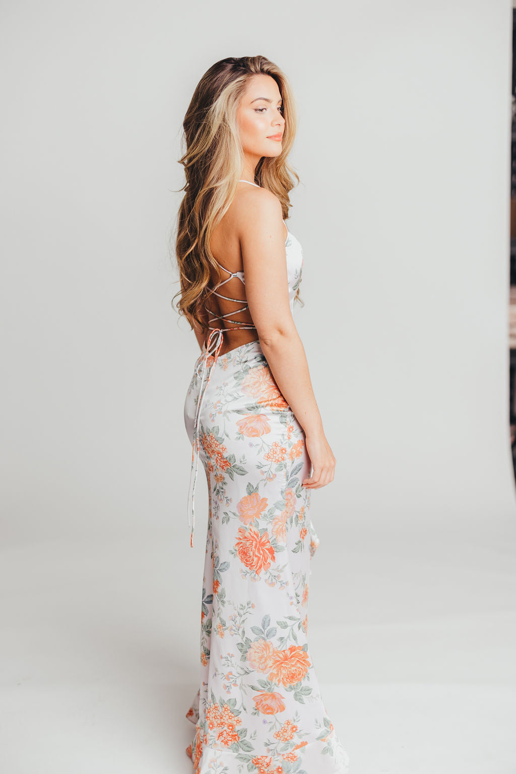 Lia Open Back Maxi Dress in Peach Floral – Worth Collective